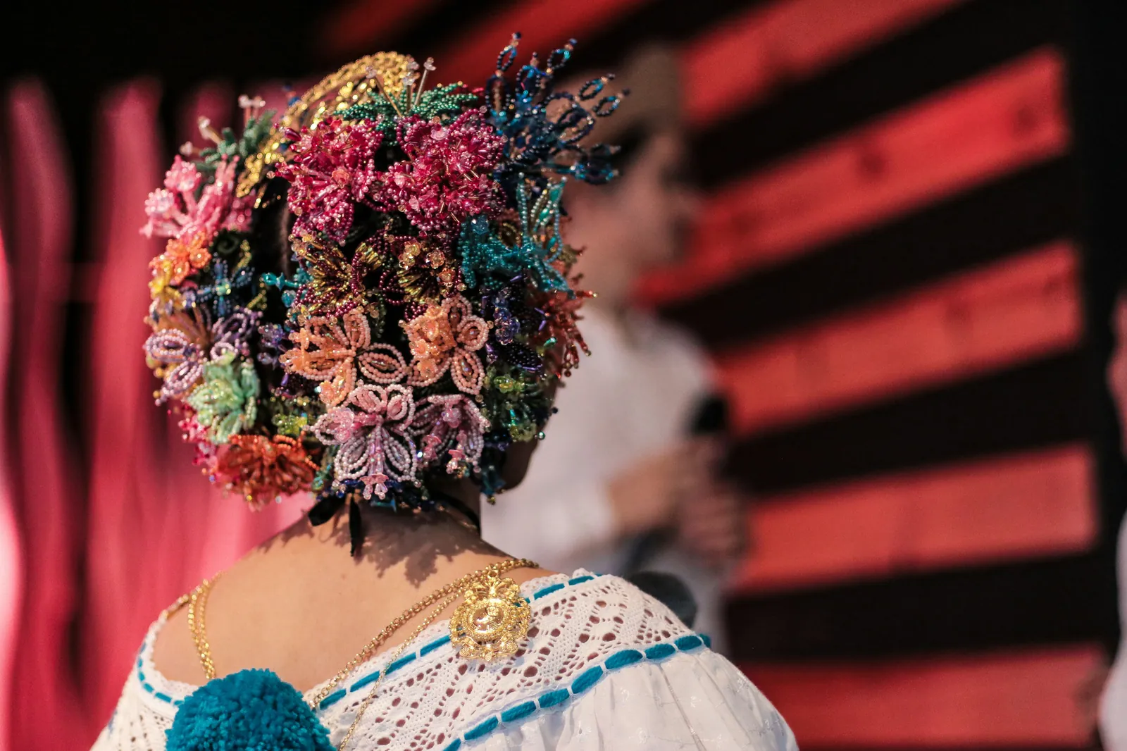 Tocado de flores de una pollera panameña