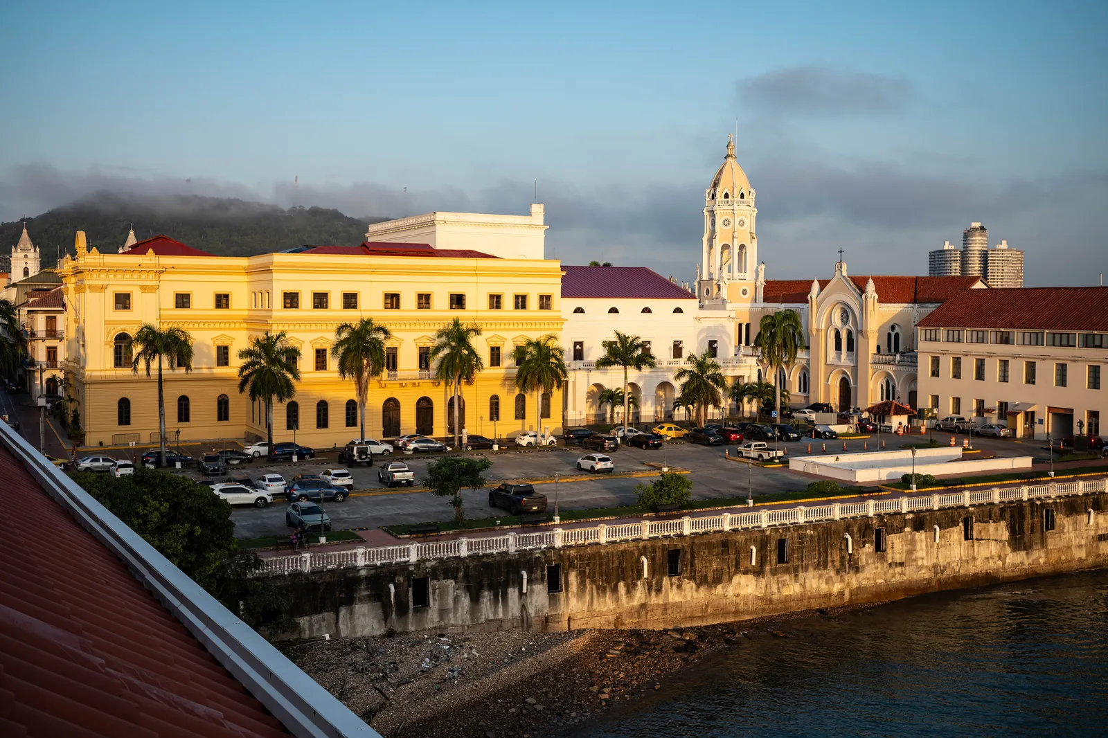 El Casco Antiguo visto desde la bahía